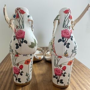Nine West size 9 Floral High Heel sandals